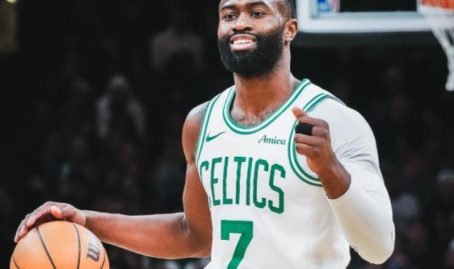 网页版登录入口-布朗30+10+5落选秀5记三分，西亚卡姆空砍32分，绿军复仇步行者