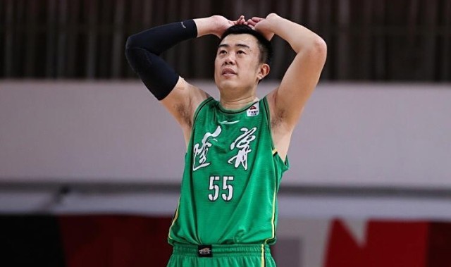 10名CBA球员退役！韩德君最老，广东双胞胎共进退，许钟豪没人要