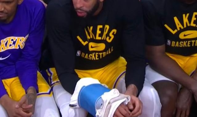 对弈大帝攻防不落下风 浓眉虽有小伤但已渐入佳境