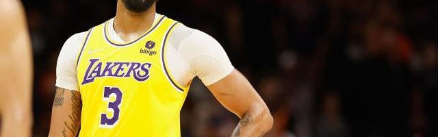 两个赛季只打76场！浓眉当领袖得先过身体关