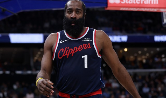 体育视频直播-找回外线手感！哈登连续三分命中 率队扩大优势打停黄蜂