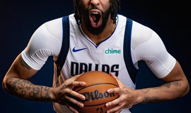 网页版登录入口-顺利康复！浓眉眼睛手术后首次进行5v5对抗训练