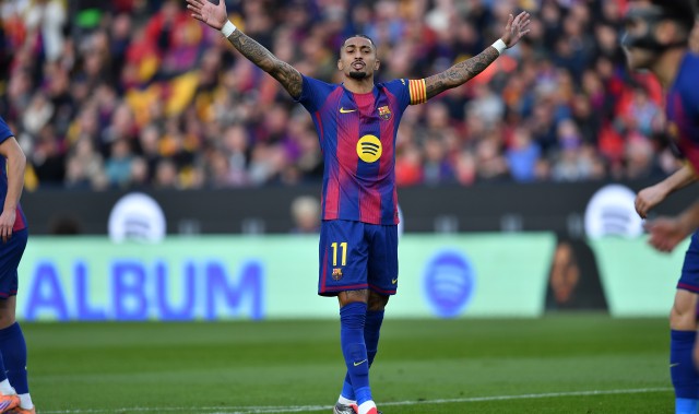 kaiyun 官网-拉菲尼亚对阵塞维利亚上演帽子戏法，上一位做到的巴萨球员是梅西