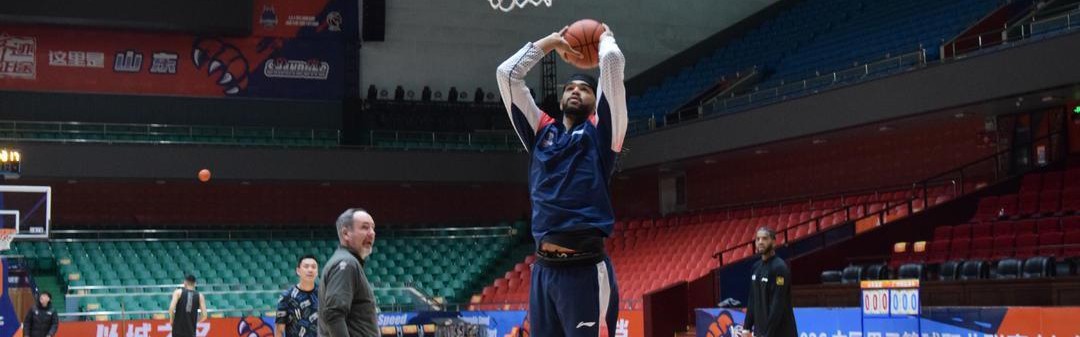 体育视频直播-新援琼斯迎常规赛首秀！5日晚客战广州，高速男篮力争马年开门红